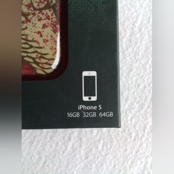 NEW] Game Of Thrones iPhone 5 Gear4 Protective Cover with Lannister Sigil - Picture 4 of 5